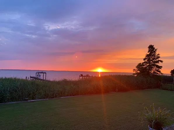 4004 Martins Point Rd, Kitty Hawk, NC 27949