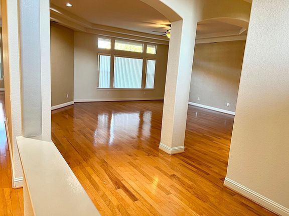 3rd image of 2927 Sweetwood Dr