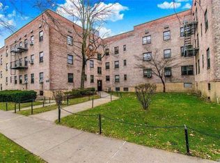 7837 Main St, Flushing, NY 11367