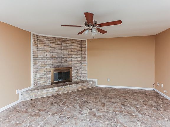 2nd image of 1804 Primrose Ln