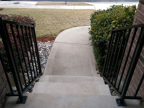 5th image of 1606 Weatherford Dr