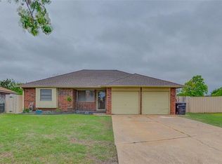 729 N Southminster St, Moore, OK 73160