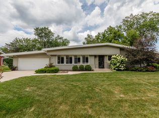2220 W Greenwood Rd, Glendale, WI 53209