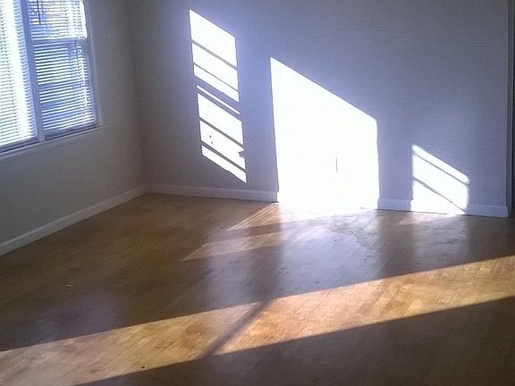 5th image of 1045 Patricia Ln