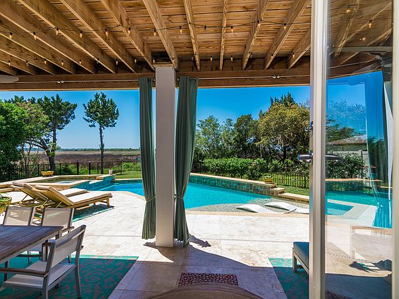 Poolside cabana 2