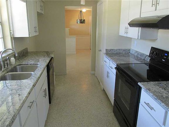 5th image of 3110 Leslie Dr