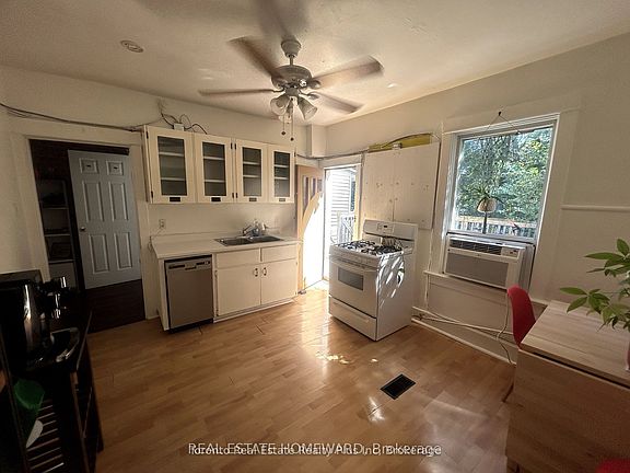 5th image of 1297 Gerrard St E #A