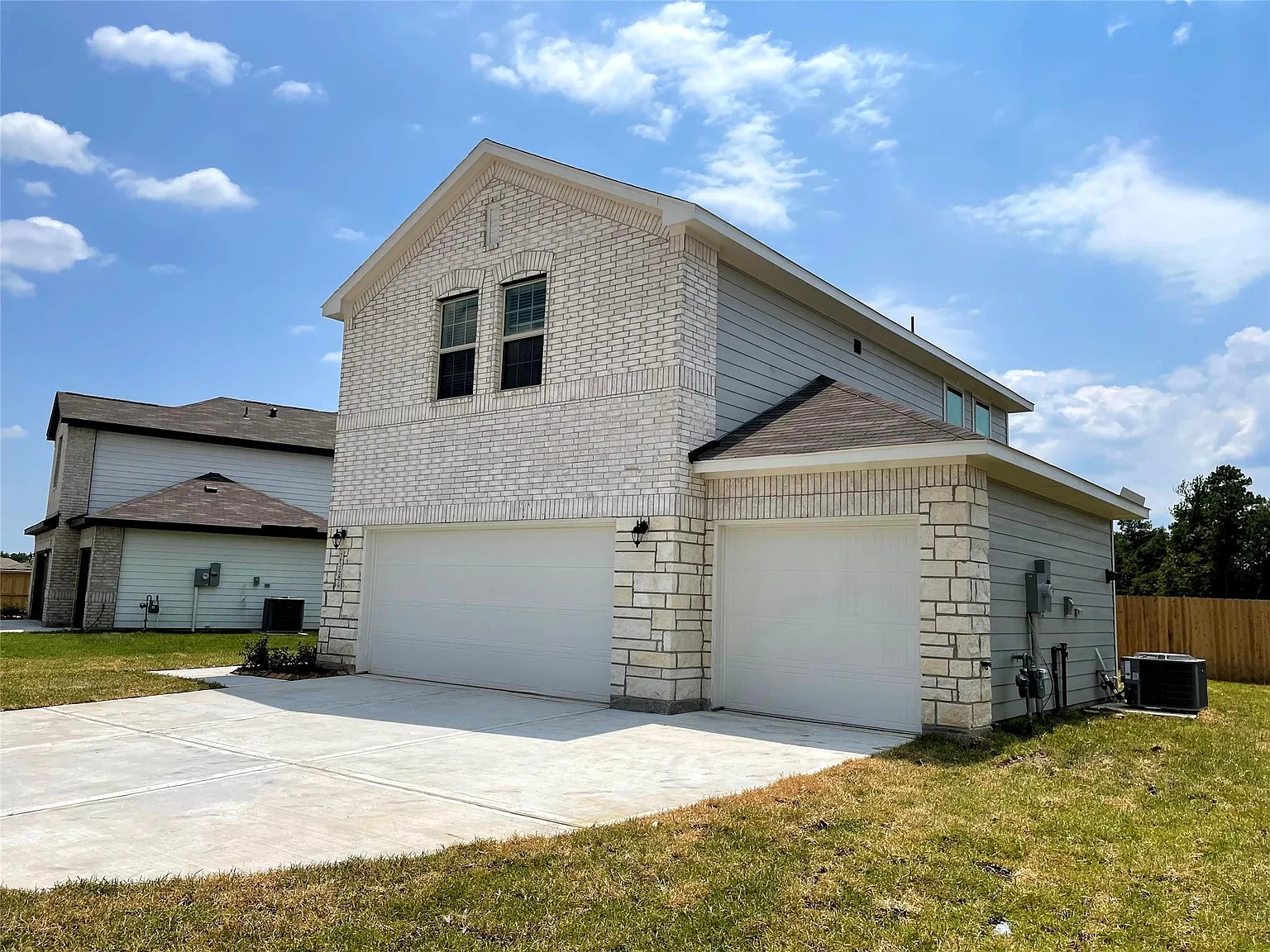 4 bed, 2.5 bath, 2174 sqft, $2,100 — Photo 3