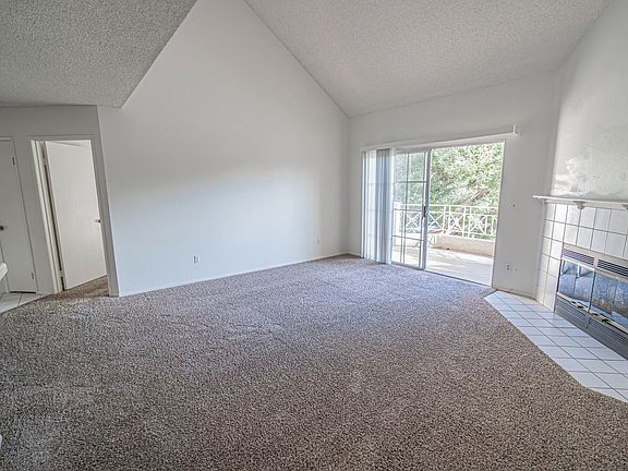 3rd image of 23633 Del Monte Dr Unit 276