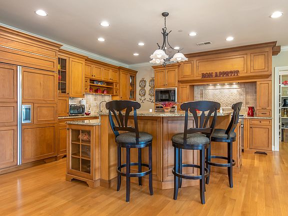 4th image of 180 W Benton Ave Unit 301