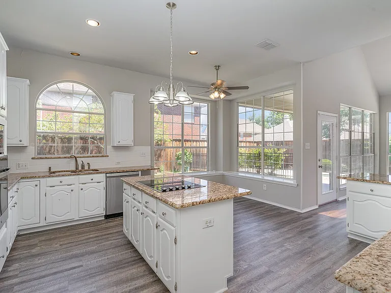 2416 McCarran Dr — Photo 24