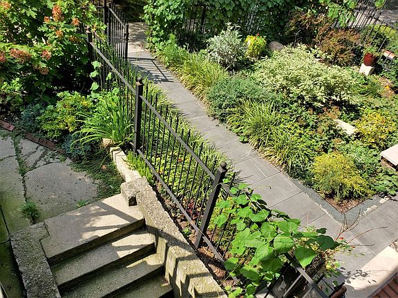 4th image of 1939 W Evergreen Ave #1