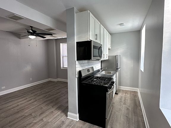 2nd image of 4752 N Maplewood Ave #G