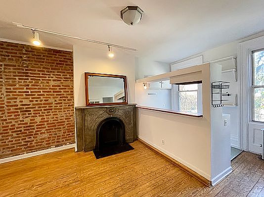 2nd image of 288 Smith St #2