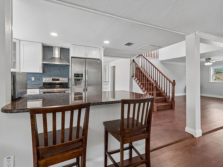734 Elm St — Photo 11
