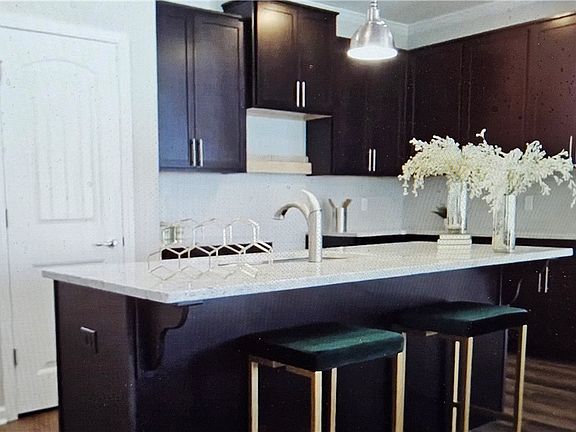 5th image of 111 Pinebury Road