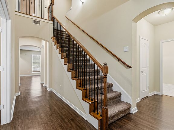 5th image of 602 Hobby Rd