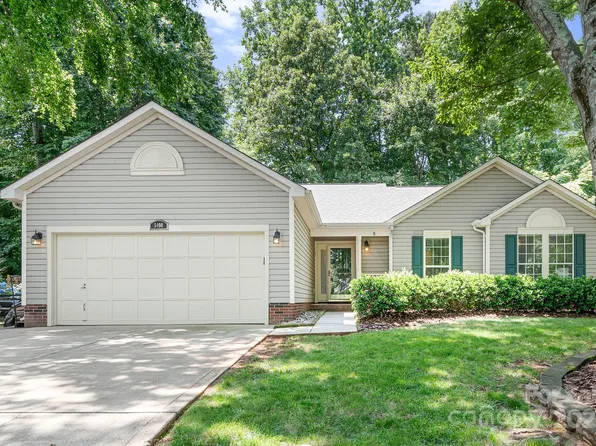 5400 Groveton Ct, Charlotte, NC 28269