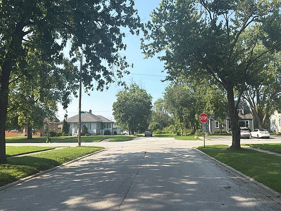 4th image of 17832 Glen Oak Ave