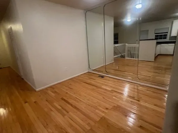 1053 Maiden Ln, Ann Arbor, MI 48105