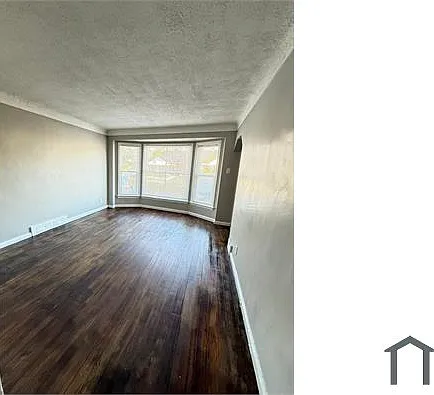 3 bed, 1095 sqft, $1,300 — Photo 2