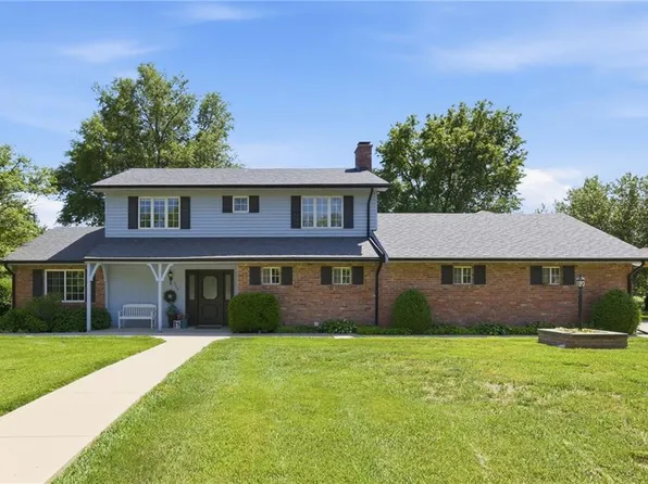308 Canary Ln, Iola, KS 66749