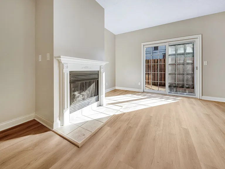 807 E Main St — Photo 30