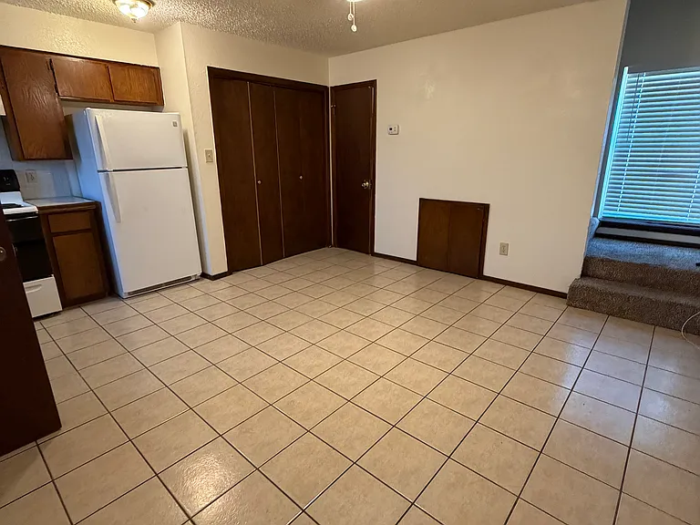 221 Bull Run St #E — Photo 3