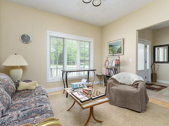 5th image of 455 Alton Ave
