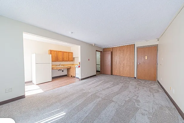 Carbondale Towers — Photo 8