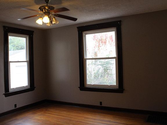 5th image of 1124 Rosemont Ave