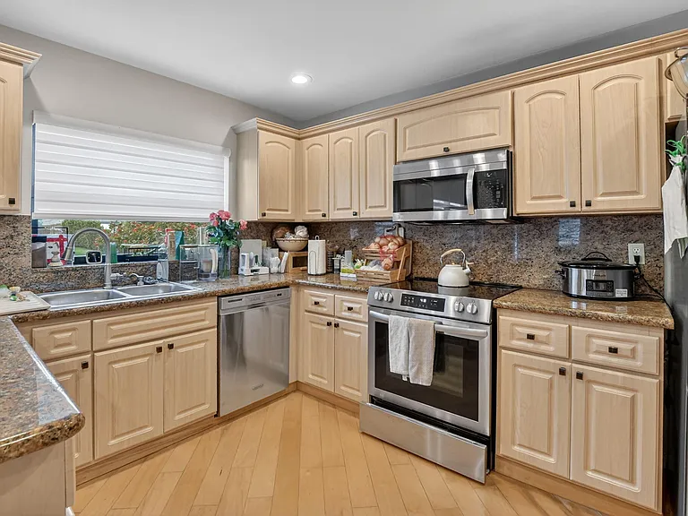 10065 Camelback Ln — Photo 14