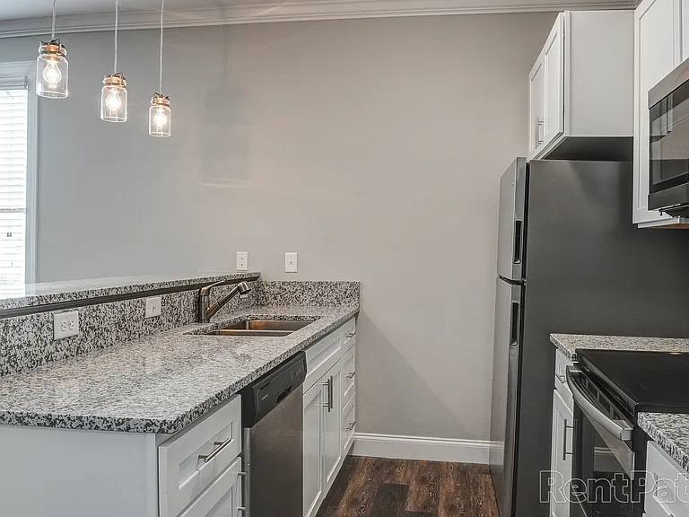 The Henry Lofts — Photo 10