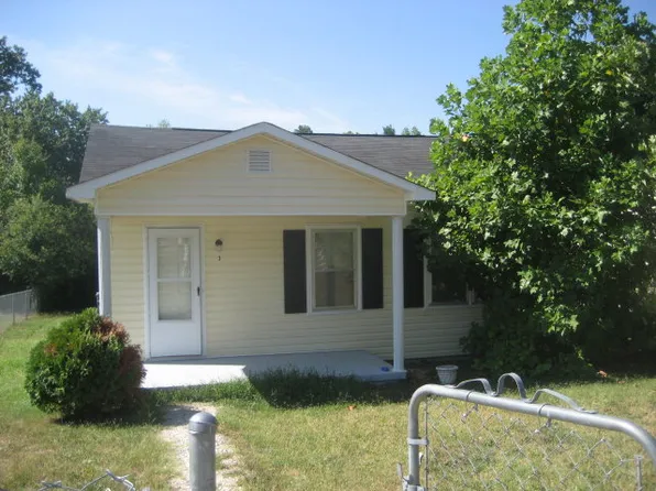 3 Circle Dr, Reidsville, NC 27320