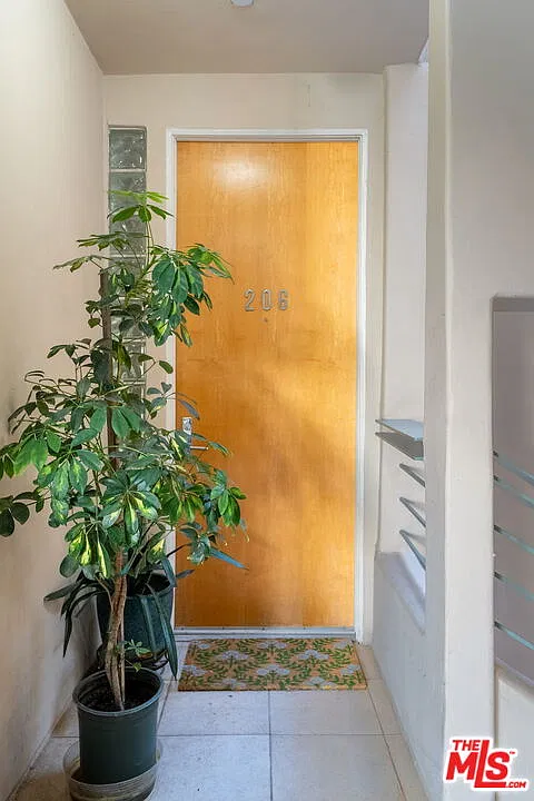 2 bed, 2.0 bath, 1200 sqft, $6,900 — Photo 4