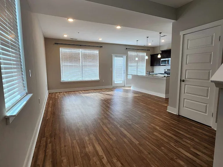 6006 Hillside Ln — Photo 3