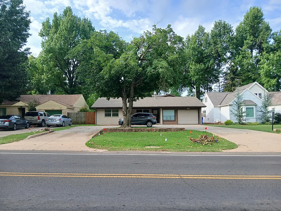 928 W Lindsey St