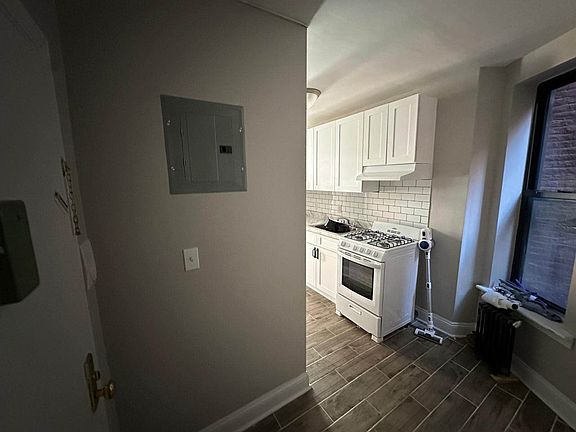 3rd image of 237 W 18th St #3RE