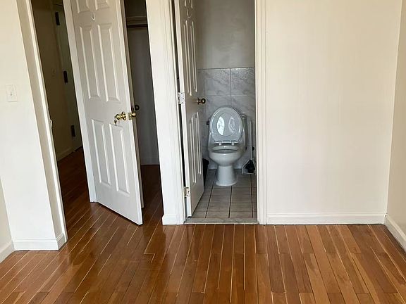 4th image of 3107 Linden Pl APT 2
