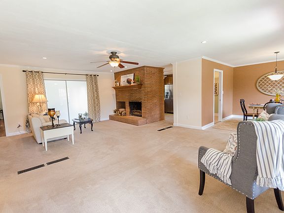 4th image of 1063 Lakeshore Dr