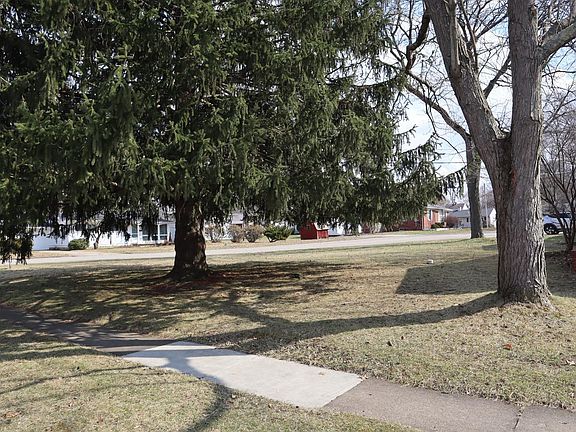 3rd image of 184 Tucker Ave