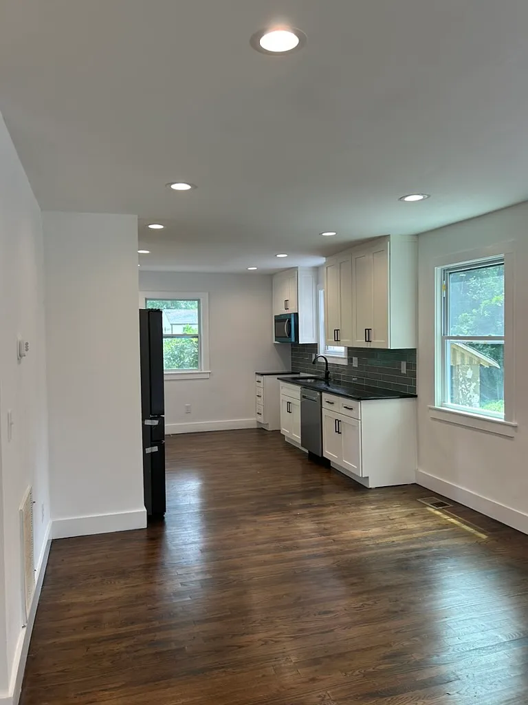 3 bed, 1172 sqft, $1,950 — Photo 4