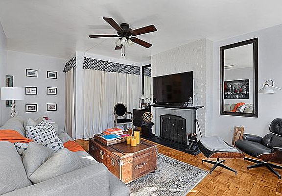 2nd image of 87 Saint Marks Pl APT 3B