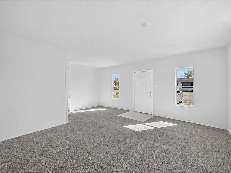 2020 Midlake Ln — Photo 13