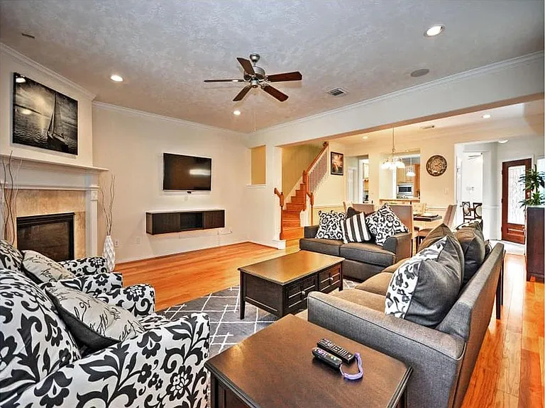 1006A Rochow St — Photo 11