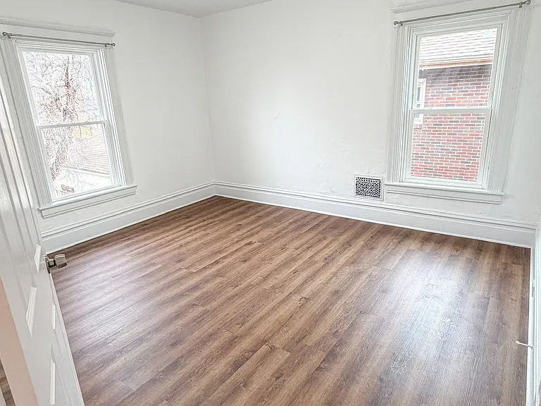 503 Tremont Ave S — Photo 8