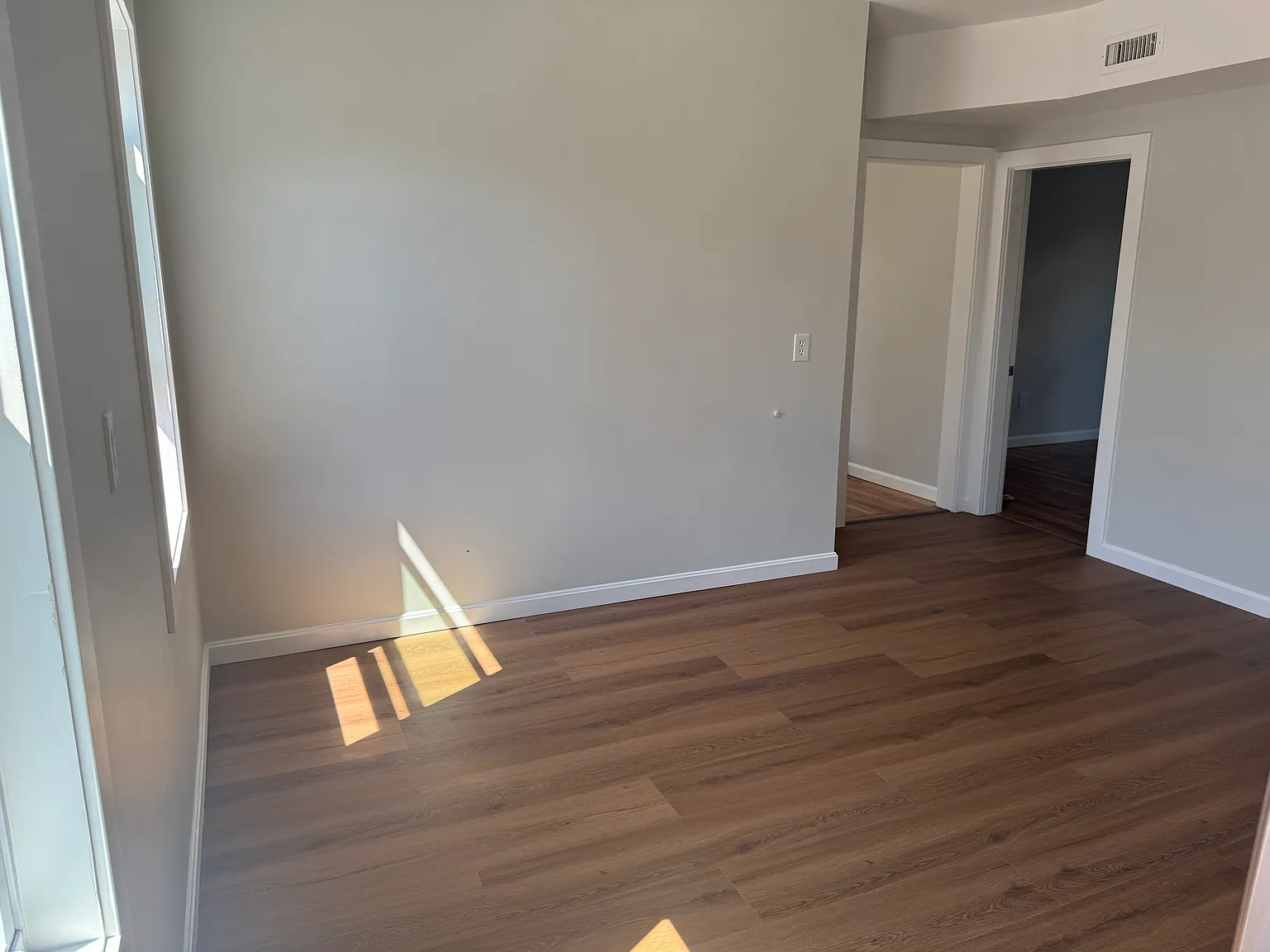 3 bed, 1000 sqft, $2,300 — Photo 3