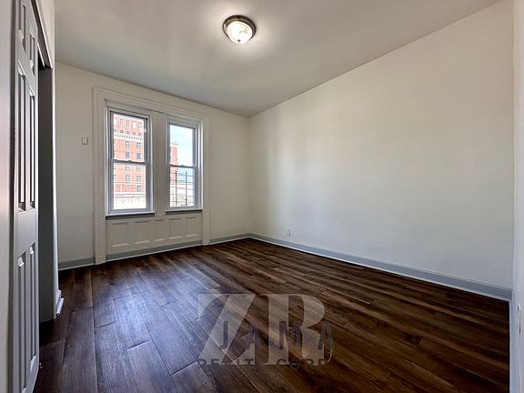 3rd image of 68 W 107th St #3