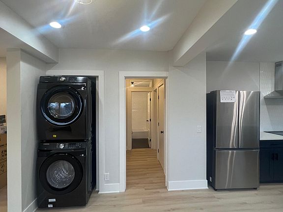 4th image of 701 E 39th St #1