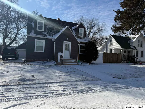 905 12th St NE, Mason City, IA 50401